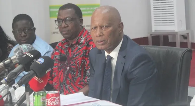 Boubacar-Yacine-Diallo-et-commissaires