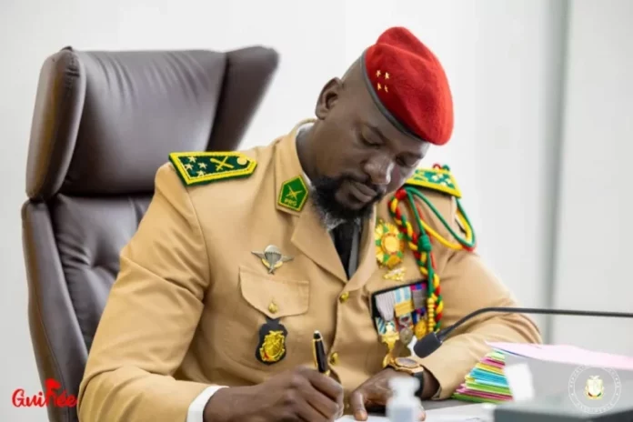 Doumbouya-general-Mamadi-Decret-1024x683-1-768x512