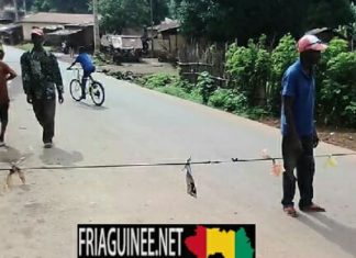 Fria: la route principale bloquée par les syndicalistes!