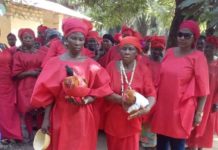 Boké/Kolaboui: des femmes en rouge, luttent autrement contre un 3ème mandat