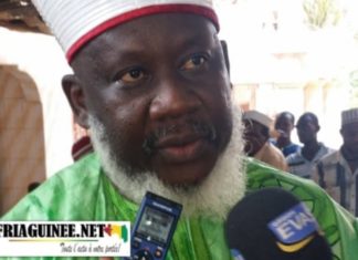 Fria/Croisade contre la Covid-19: l’Érudit Elhadj Mouctar Doumbouya offre des masques aux populations