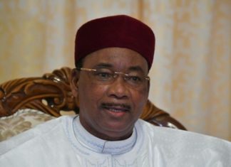 Niger : sur le départ, le président Issoufou appelle à ne pas “tripoter” les Constitutions : « il y a une vie après le pouvoir »