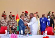 Rencontre Dadis-Konaté: Mamadi Doumbouya heureux de voir les deux anciens Présidents réconciliés (Communiqué)