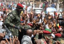 Le colonel Mamadi Doumbouya à la conquête de nouveaux soutiens ! (Mognouma Cissé)