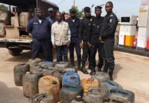 Du carburant guinéen frauduleusement exporté au Liberia saisi par l’inspecteur régional de la SONAP et les forces de sécurité