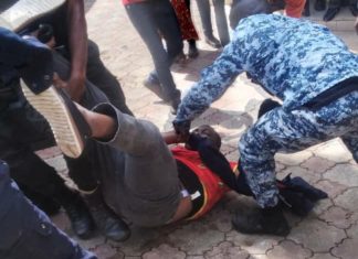 Conakry : Djani Alfa et Billo Bah arrêtés par la DPJ au siège du FNDC, Foniké Menguè trainé