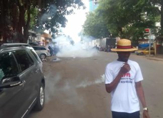 Guinée: Amnesty International demande l’abandon des charges contre 13 journalistes