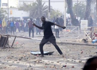 SĂ©nĂ©gal : Les familles des victimes des manifestations demandent Ă Bassirou Diomaye dâabroger la loi dâamnistieïżŒ