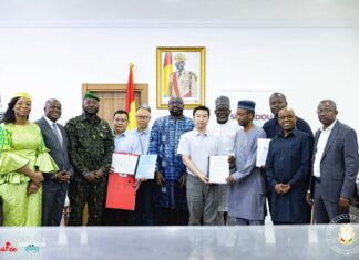 Programme Simandou 2040 – Infrastructures : Cérémonie de signature de contrats de reconstruction des routes nationales Mamou-Faranah et Mamou-Labé, Boké-Gaoual, Kankan-Kissidougou.