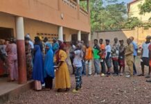 Jour du scrutin à Fria : forte affluence dans les bureaux de vote